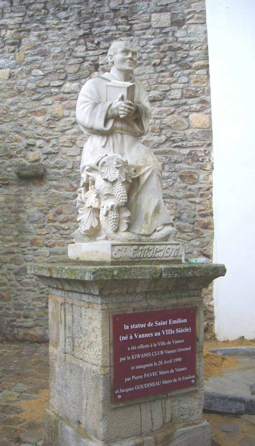 Statue, 1990, in Vannes