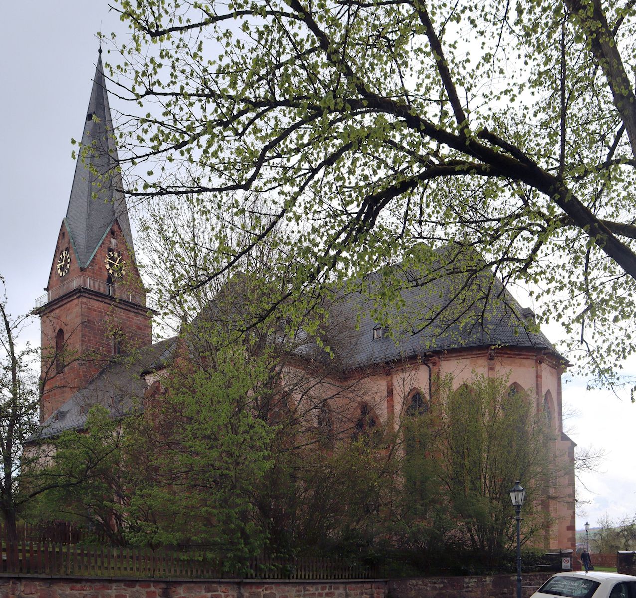 Kirche an der Stelle der ehemaligen Kanonissenabtei in Wetter