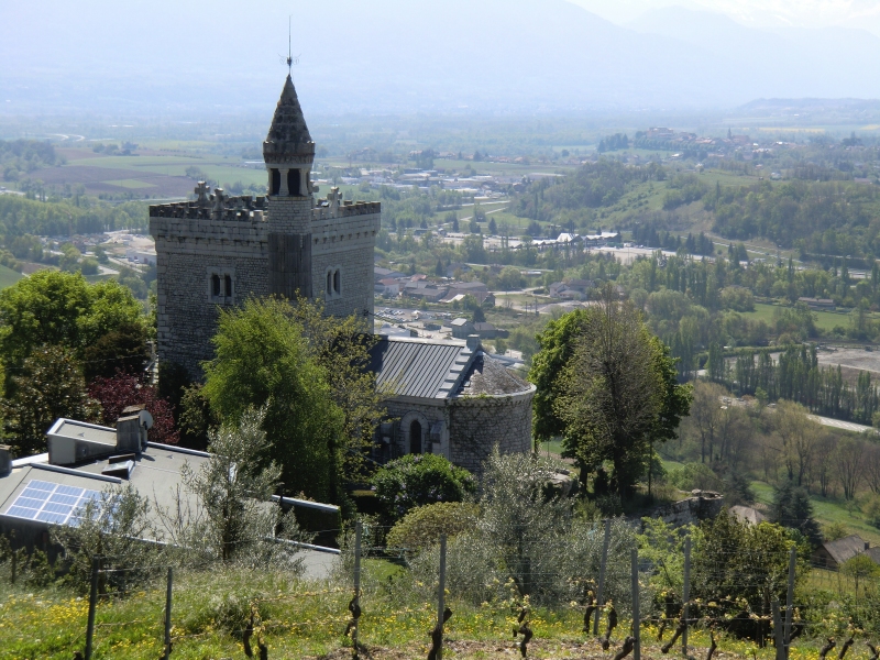 Reste des Schlosses und Kapelle in Chignin