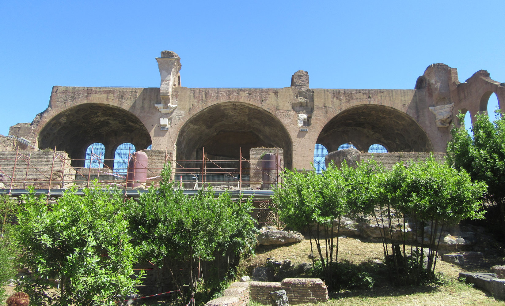 Reste der Basilika des Maxentius - auch Basilika des Konstantin genannt -, unter diesen Kaisern 306 bis 312 gebaut und Vorbild für alle späteren Basiliken des Christentums