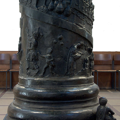 'Bernwardssäule' (Detail), heute im Dom in Hildesheim