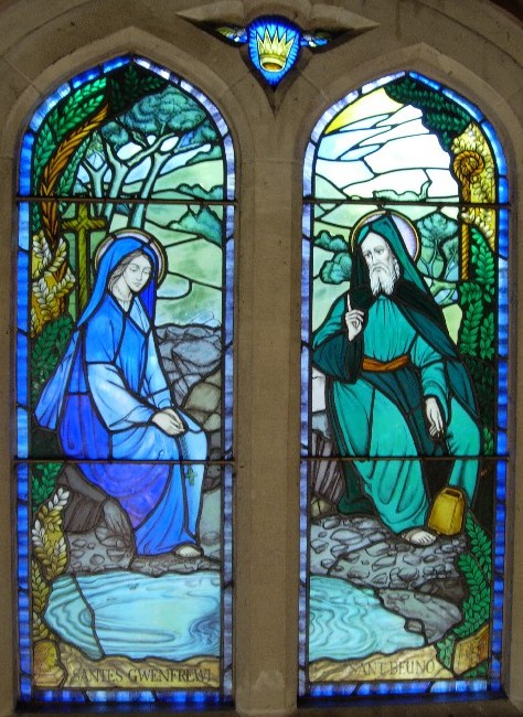 Beuno mit Winifred, die er wieder zum Leben erweckt habe. Glasfenster in der Kapelle von Winifrede's Well