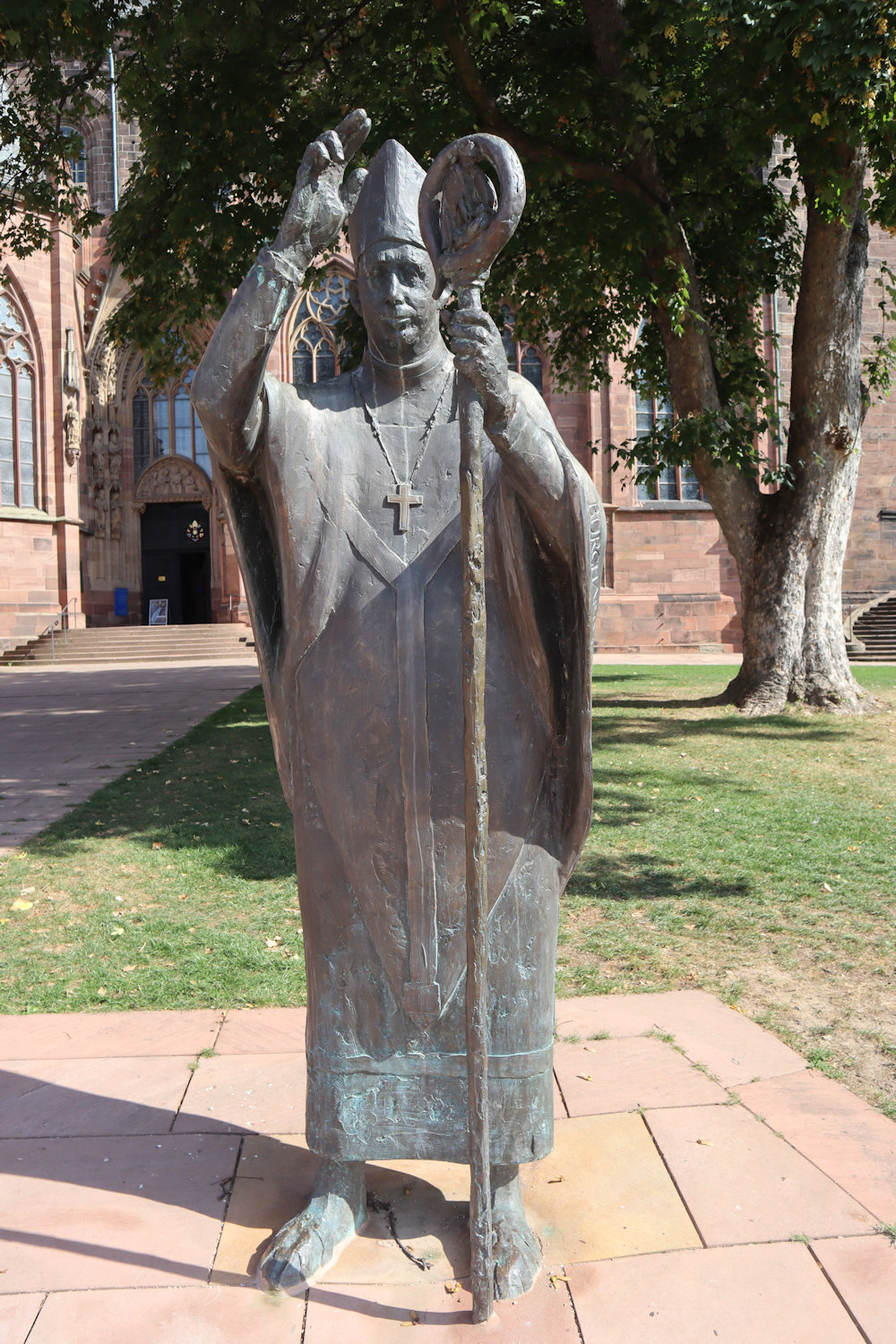 Burchard-Statue am Dom in Worms