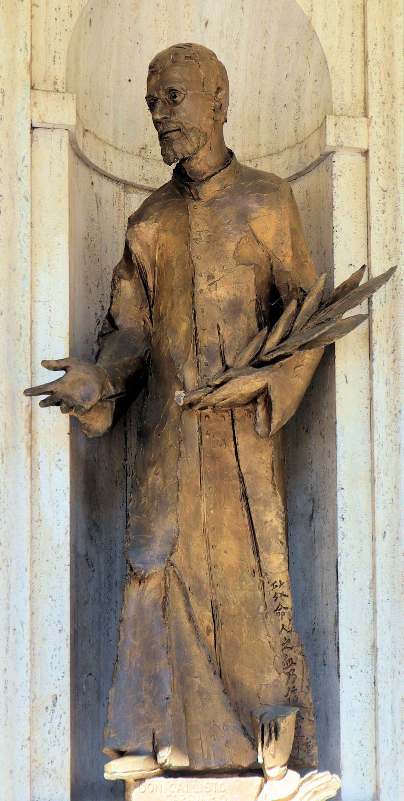 Statue an der Basilika Santa Maria Ausiliatrice in Turin