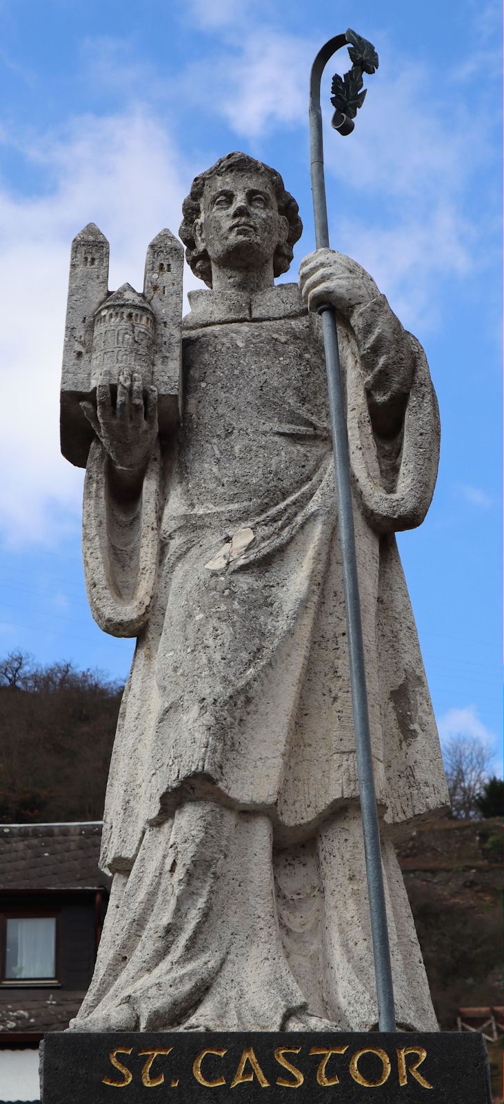 Statue vor der Kirche St. Castor in Karden