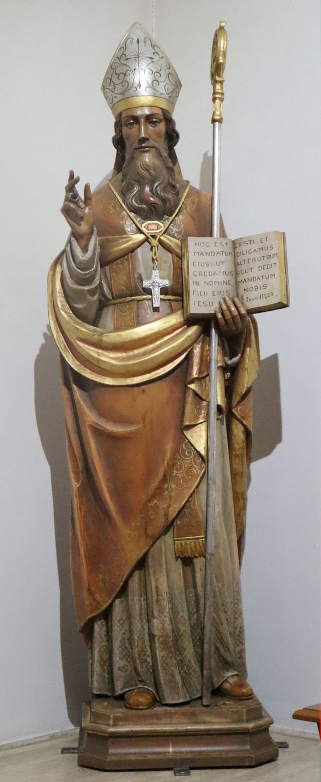 Statue in der Konkathedrale in Aquino