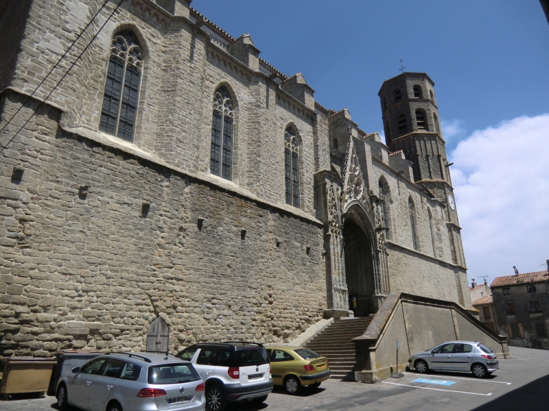 Stiftskirche St-Vincent</a> in Montréal bei Carcassonne. Hier fand im Frühjahr 2007 eine Streitgespräch mit den Albigensern statt, an dem auf katholische Seite außer Didactus auch Dominikus teilnahm; nach der Vernichtung der „Ketzer” wurde 1318 die mächtige Kirche erbaut; in ihrer Bibliothek gab es damals mehr als 10.000 Bücher.