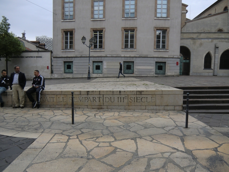 Reste römischer Bauten vor der Kathedrale in Grenoble