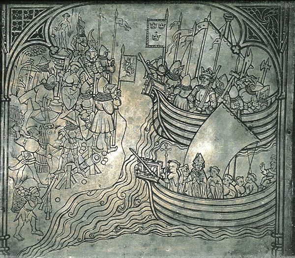 Panel auf dem Grab des Henricus te Nousis in Finnland, um 1420: Erik (mit Krone im hinteren Schiff) und Bischof Henrik von Uppsala (mit Bischofsmütze im vorderen Schiff) auf ihrem Kreuzzug gegen die Finnen