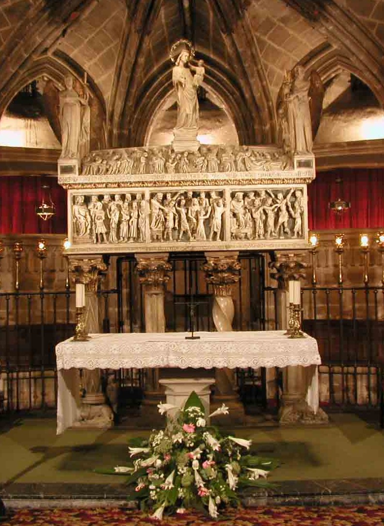 Sarkophag der Eulalia in der Krypta der Kathedrale in Barcelona