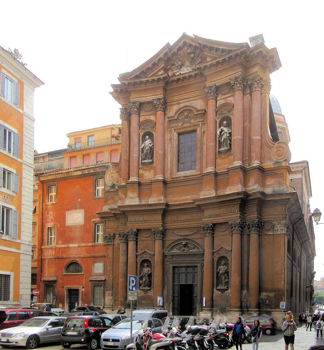 Kirche Santissima Trinità dei Pellegrini in Rom, links daneben Philipps Pilgerhospiz