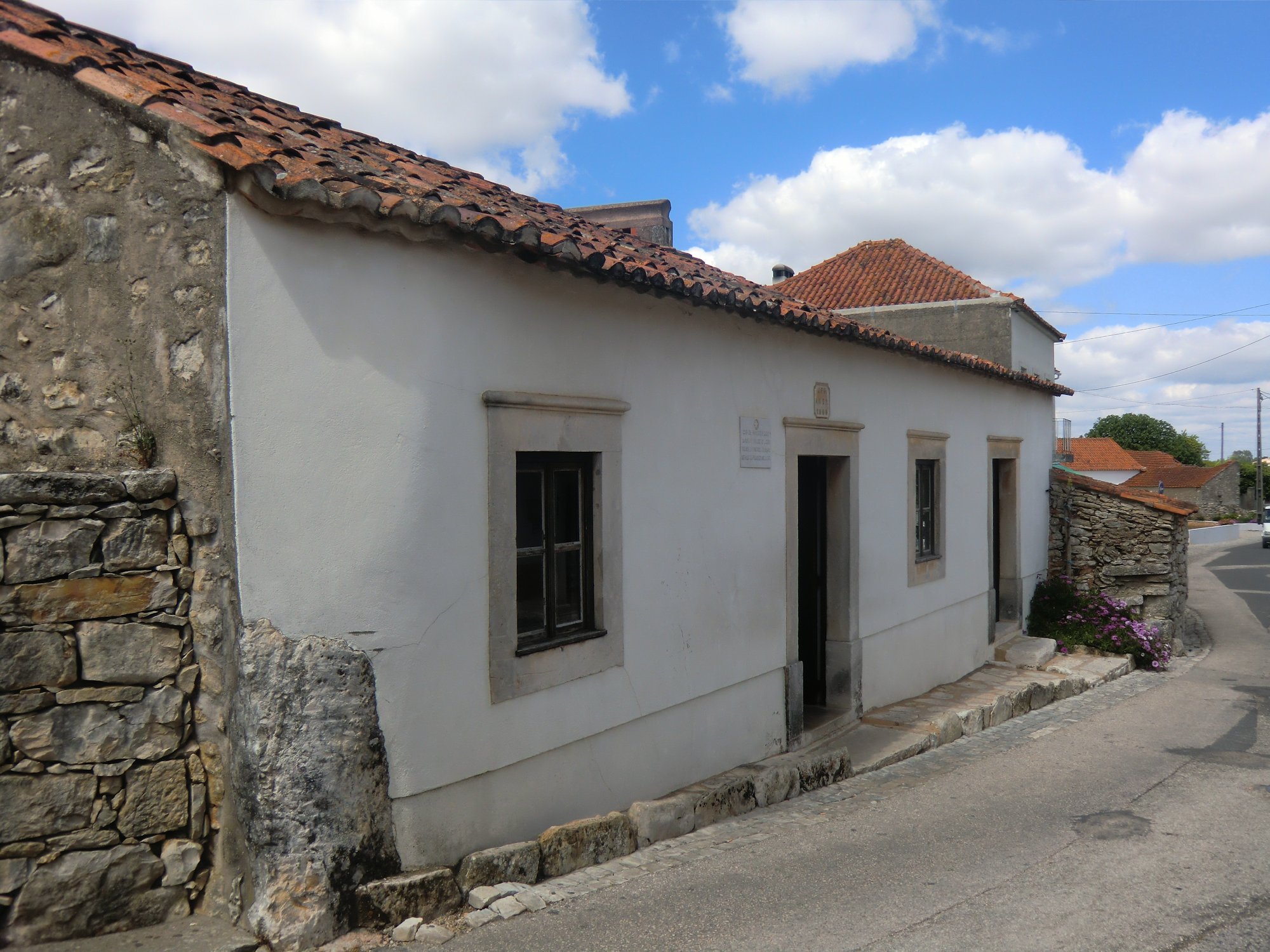 Geburtshaus von Franziskus und Jacinta Marto in Aljustrel, heute Museum, in dem auch ihr Geburtszimmer und Franziskus' Sterbezimmer gezeigt werden