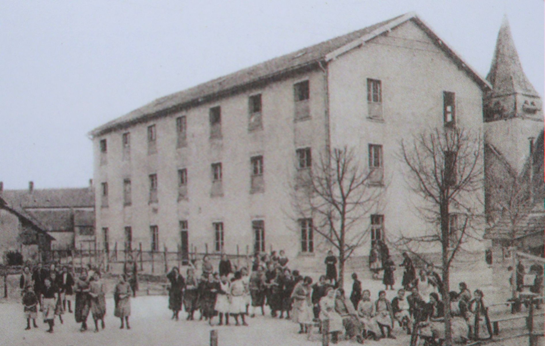 damaliges Mädchenensionat in Plancy - dem heutigen Plancy-l'Abbaye, Foto auf der Infotafel in Plancy-l'Abbaye