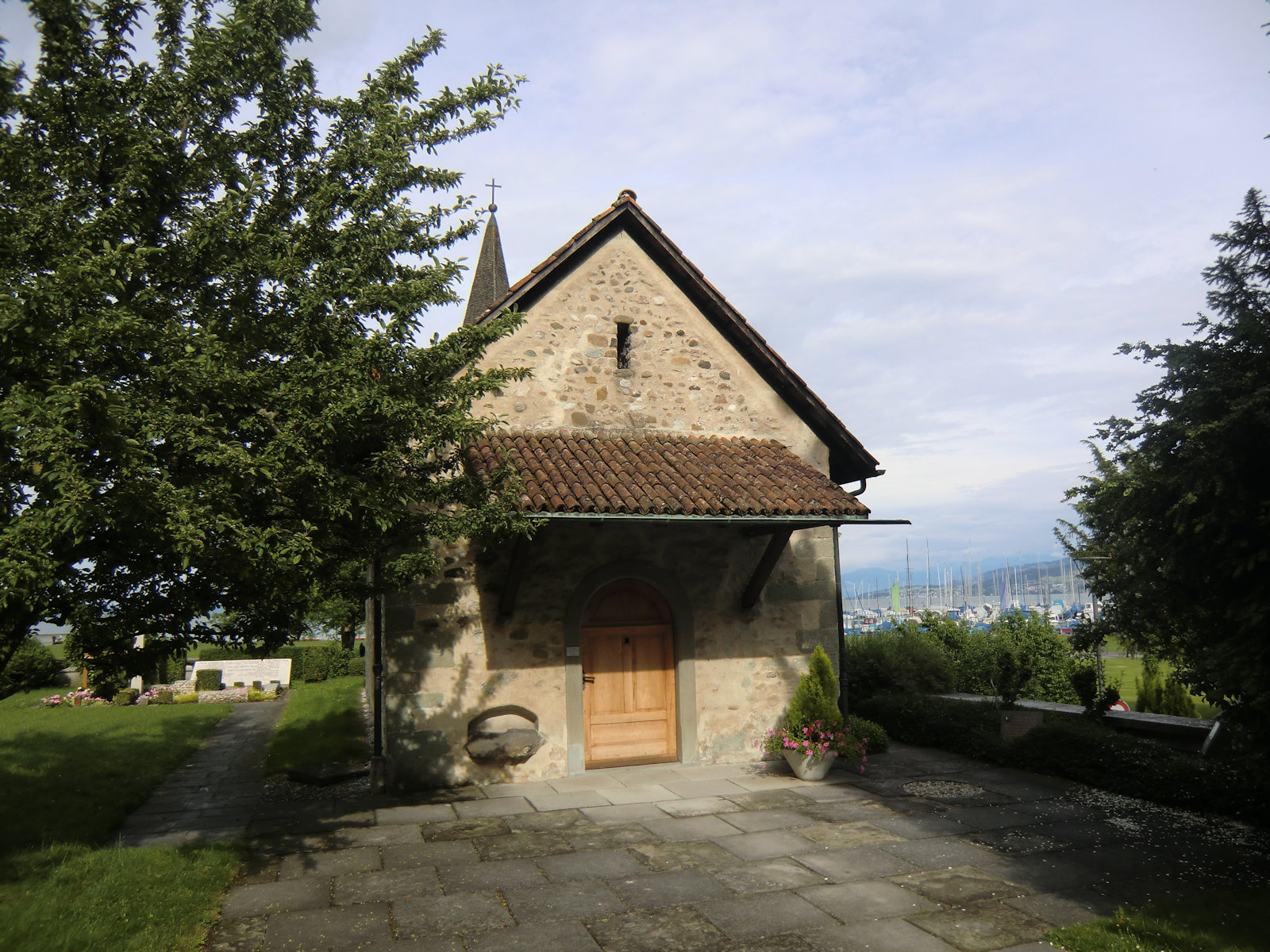 Galluskapelle auf dem Areal des früheren römischen Kastells <q>Arbor Felix</q>, errichtet Ende des 3. Jahrhunderts, aufgegeben mit dem Ende der römischen Herrschaft 401, dann Wohnplatz und Ort der christlichen Gemeinde, die Gallus bei seiner Ankunft vorfand