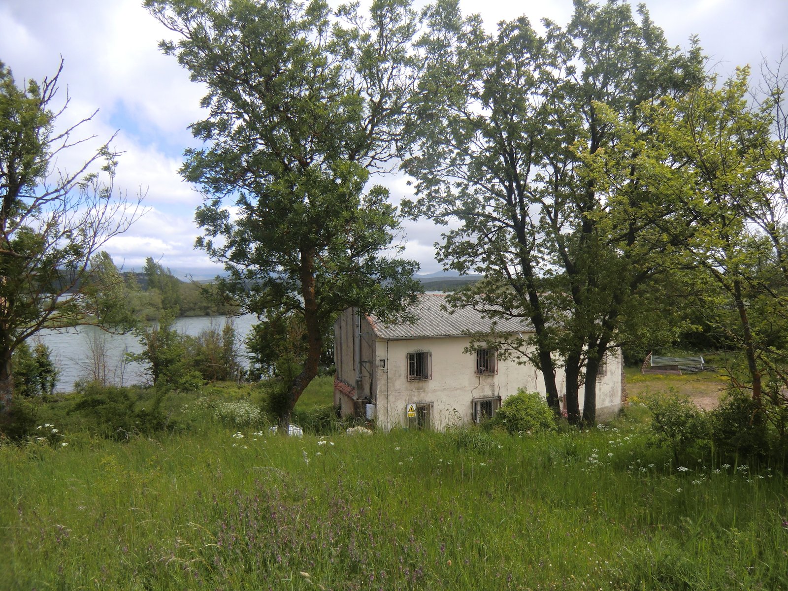 Quintanilla de la Berzosa: ein Haus, der Rest ist im Stausee versunken