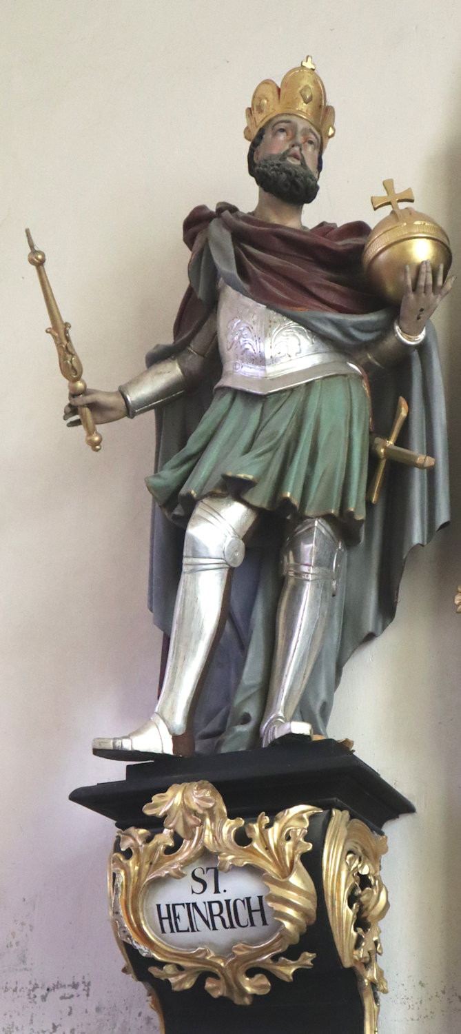 Statue in der Pfarr- und Wallfahrtskirche in Annaberg in Niederösterreich