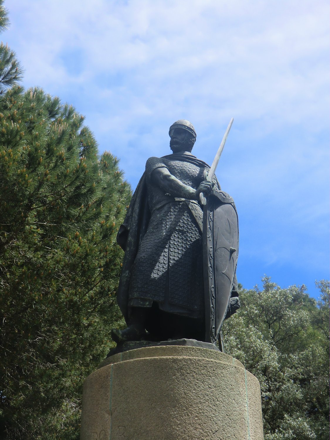 Denkmal für die Kreuzritter auf dem Vorplatz des ehemaligen Kastells in Lissabon