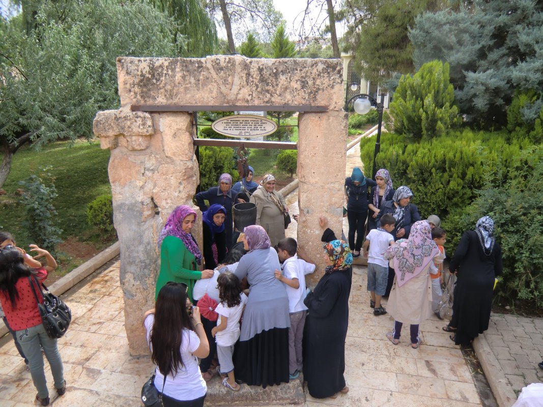 Der Brunnen, dessen Wasser Ijob heilte, im Stadtteil Eyyüp Nebi in Şanlıurfa