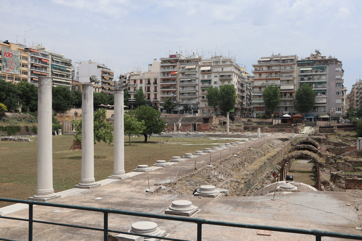 Reste der Südstoa in den Ausgrabungen der römischen Agora in Thessaloniki