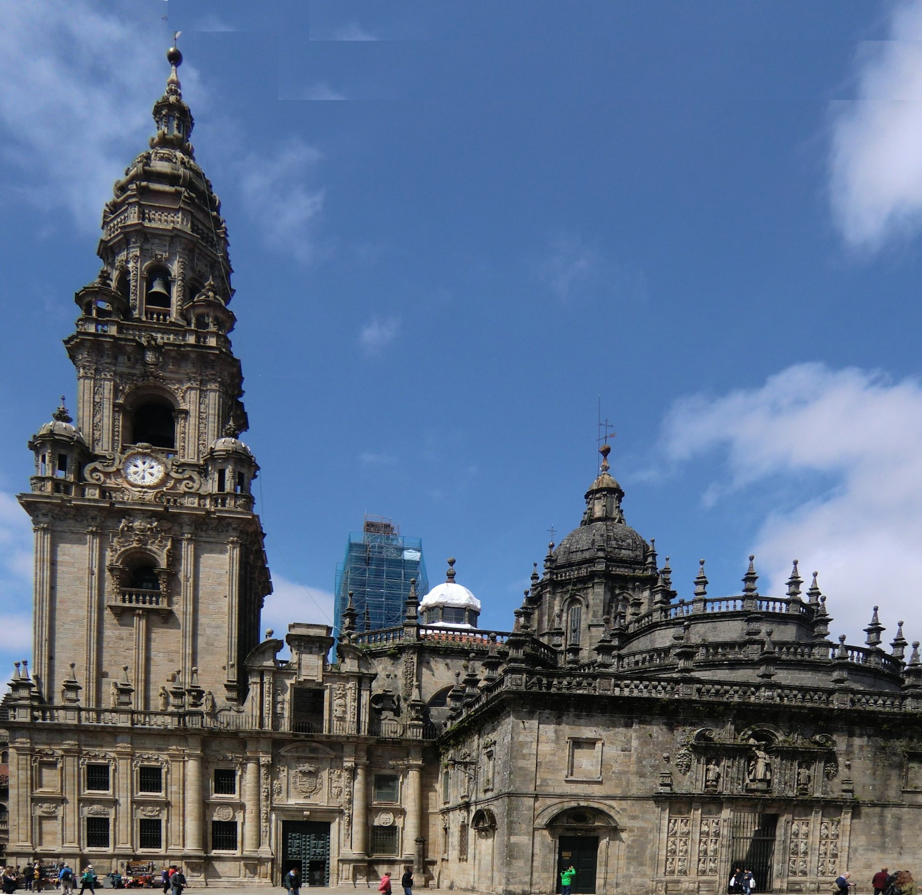 Südostseite der Kathedrale in Santiago de Compostela mit der „Pforte der Vergebung”