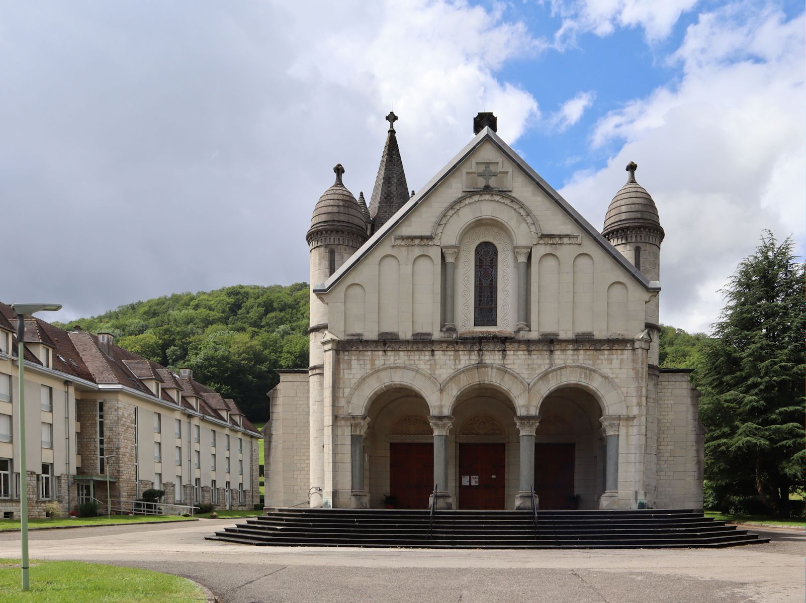 Die nahe Johanna-Antidas Geburtshaus erbaute und ihr geweihte Basilika in Sancey-le-Long