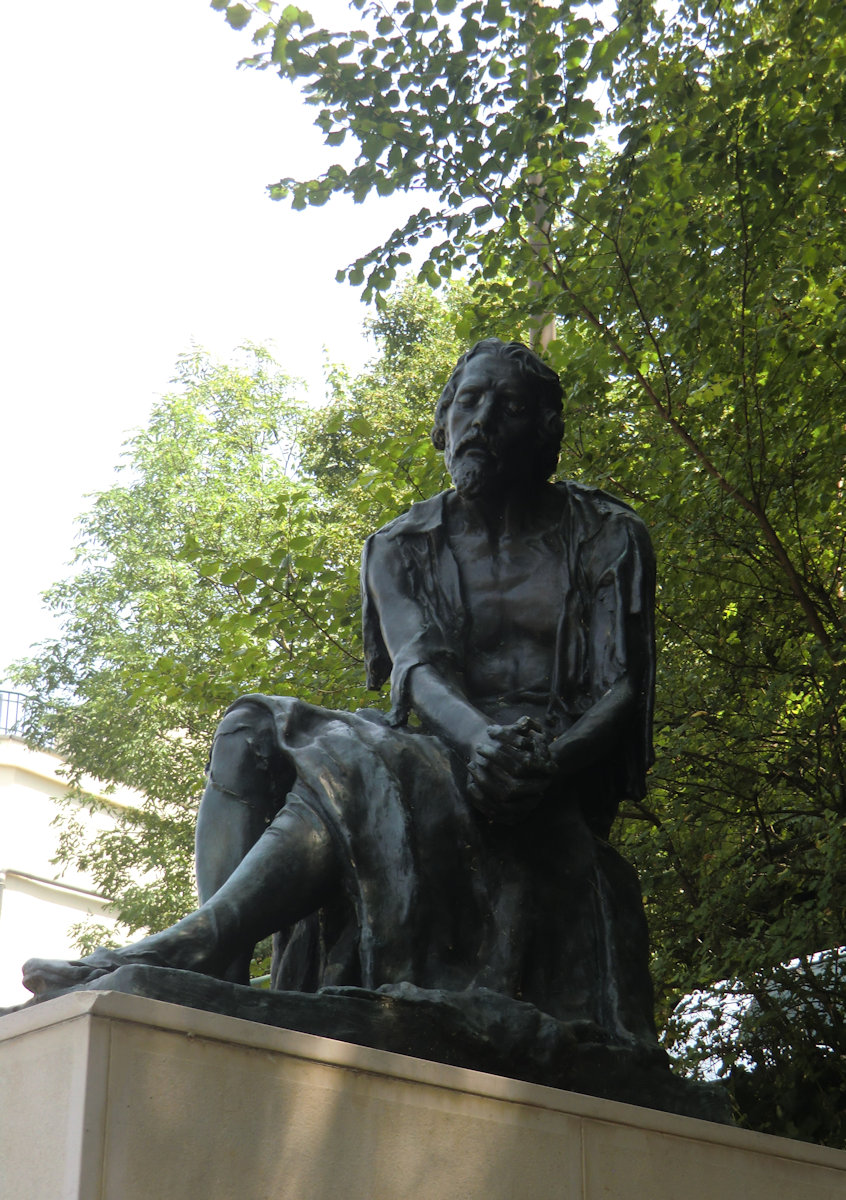 Clotilde Roch: Denkmal, 1908. Damals wurde dessen Aufstellung vom Rat der Stadt Genf verweigert, es wurde stattdessen im französischen Annemasse bei Genf errichtet; dort zerstörten es 1941 die französischen auf Befehl der deutschen Faschisten; erst 2011 kam eine Kopie nach Genf