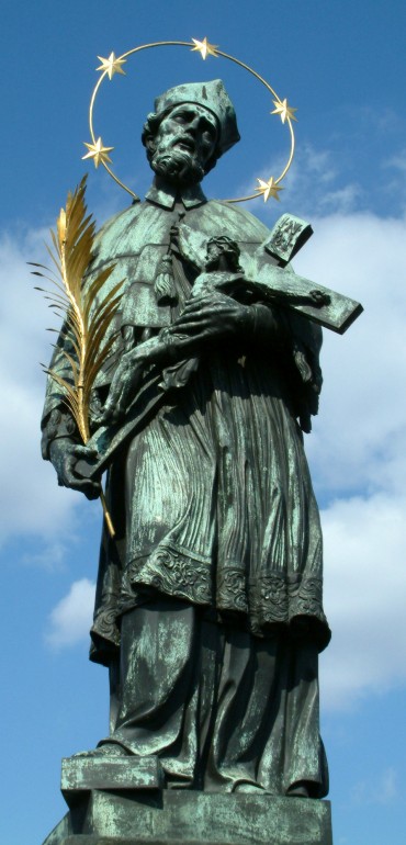 Bronzeguss von Wolfgang Hieronymus Heroldt nach einem Tonmodell des Wiener Bildhauers Matthias Rauchmüller und einem Holzmodell des Prager Meisters Johann Brokoff, 1683: Statue auf der Karlsbrücke in Prag, die älteste der dortigen Statuen