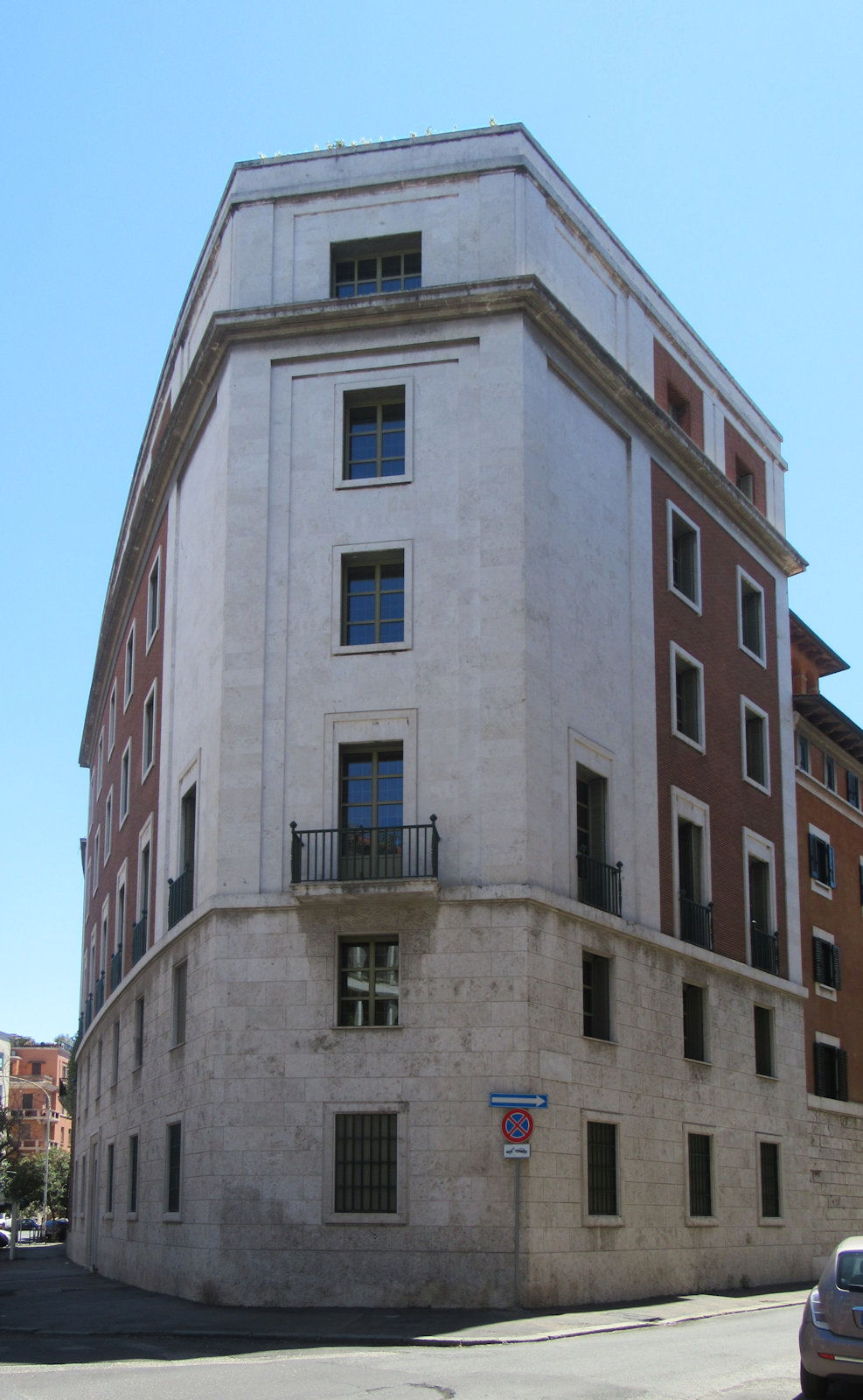 Kirche Santa Maria della Pace mit Josef-Marias Grab, versteckt im Wohnblock in Rom