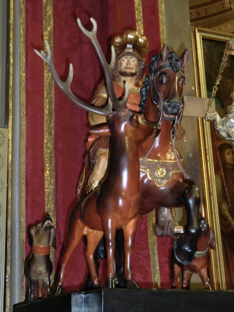 Statue im Dom in Macerata