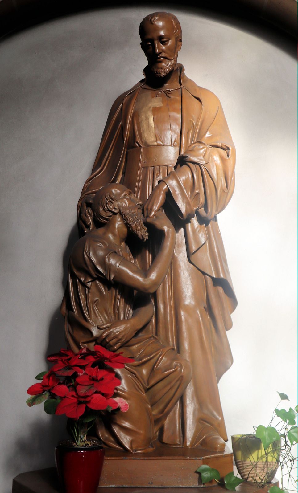 Statue in der Kirche der Kamillianer in Essen-Heidhausen