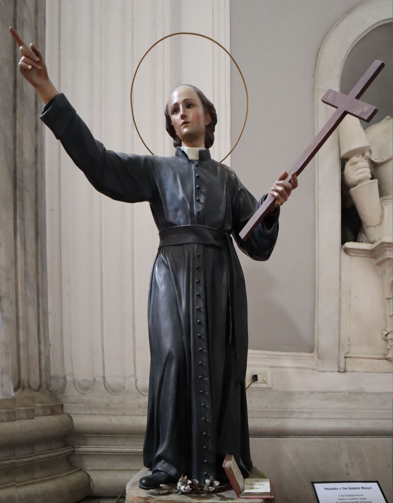 Statue in der Kirche della Santissima Annunziata Maggiore in Neapel