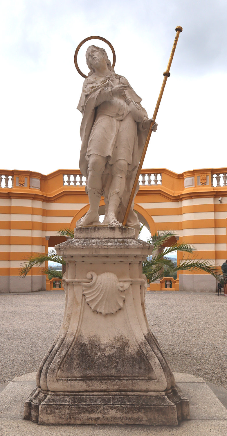 Statue vor der Kirche im Stift Melk