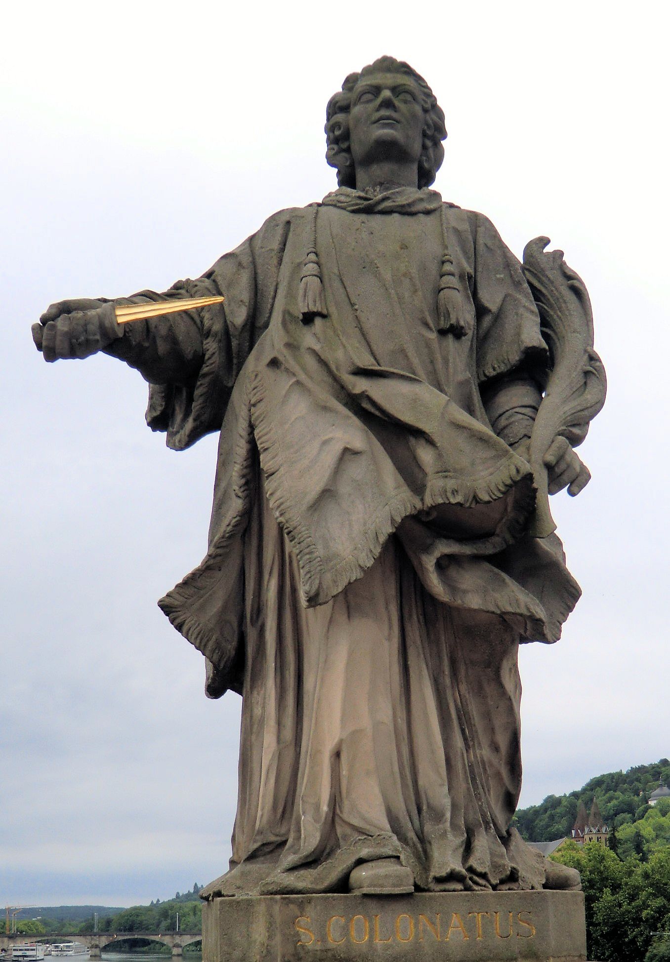 Statue auf der Alten Brücke in Würzburg