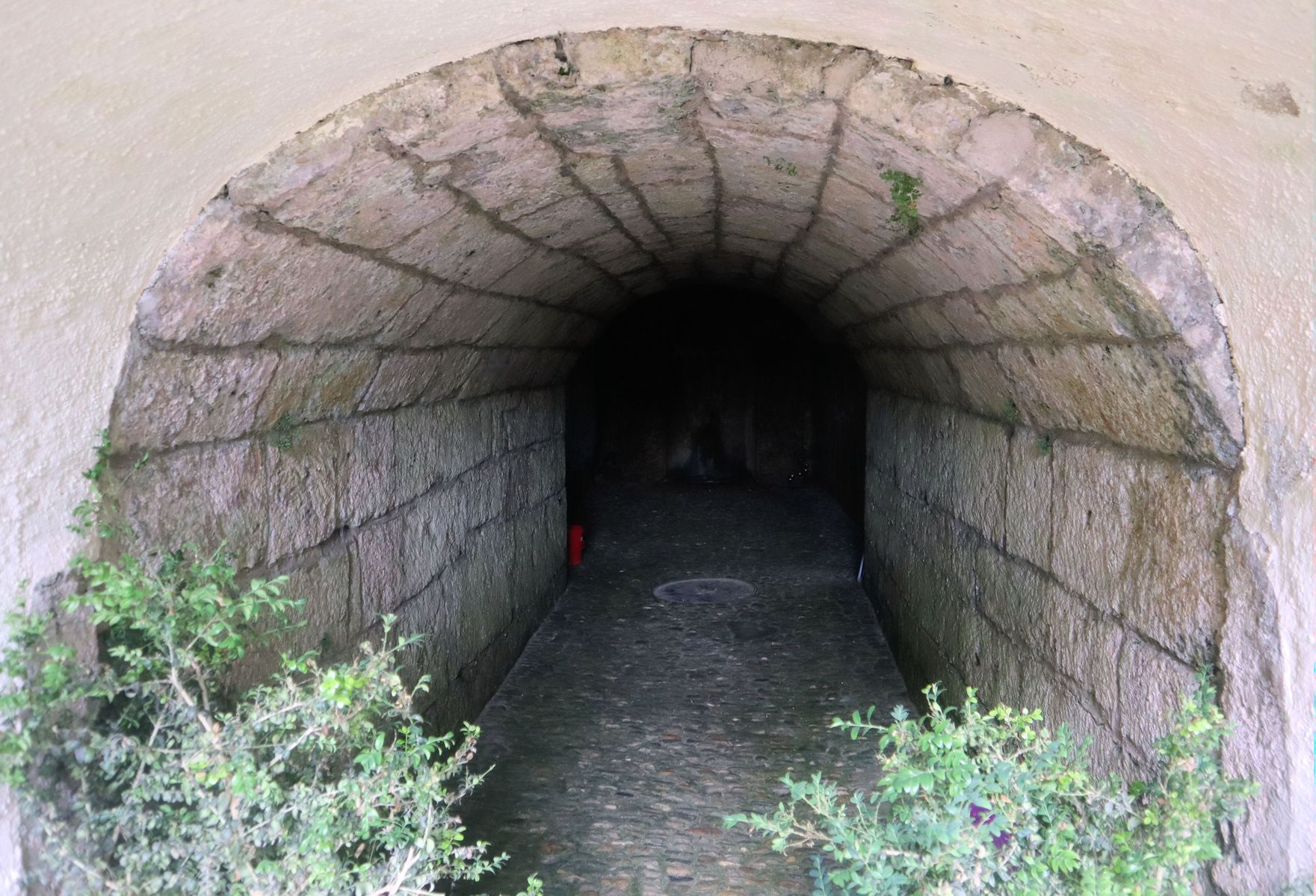 „Korbinian-Brunnen” unterhalb des ehemaligen Klosters Weihenstephan