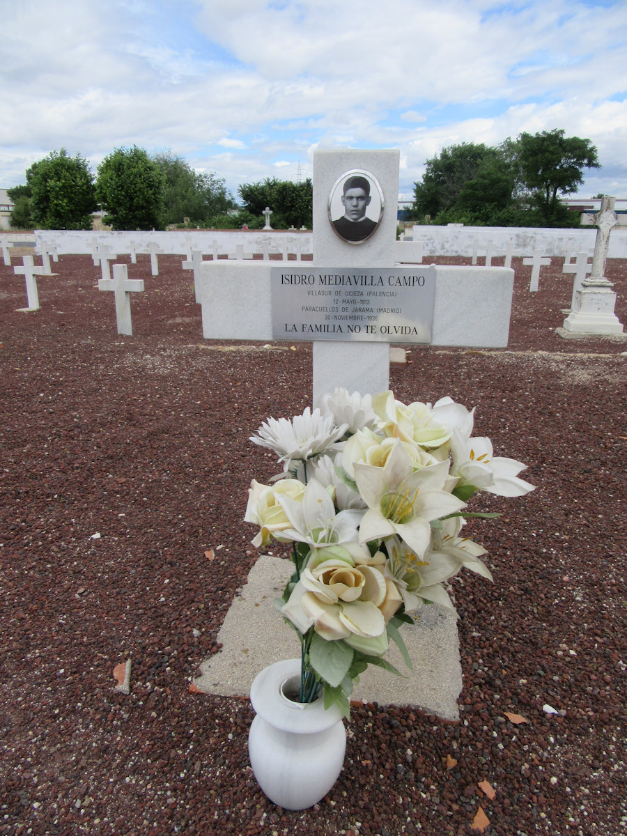 Isidro Mediavilla Campos Grabstein auf dem Märtyrerfriedhof in Paracuellos del Jamara