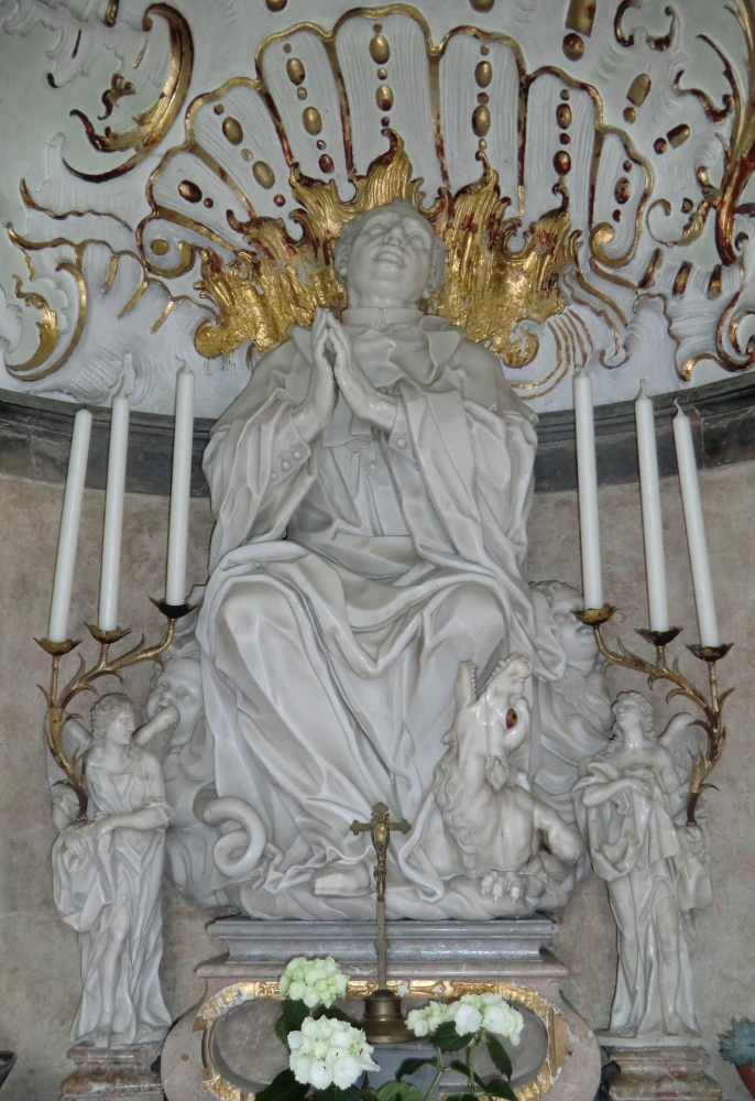 Anton Sturm: St. Mang mit dem Drachen zu Füßen, Figur, 1725, in der Magnus-Kapelle der Basilika St. Mang in Füssen