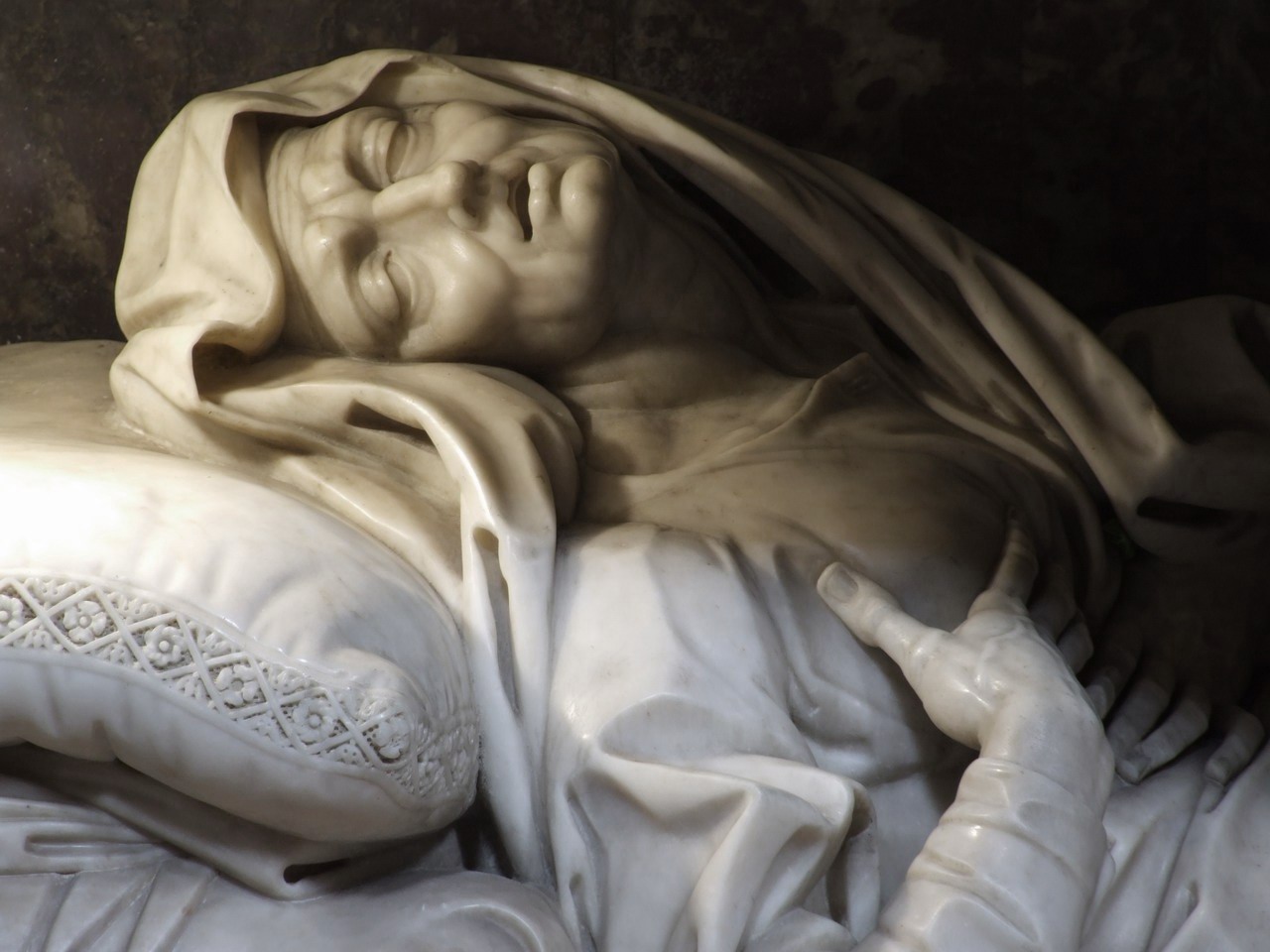 Liegefigur in der Kirche San Silvestro in Capite in Rom