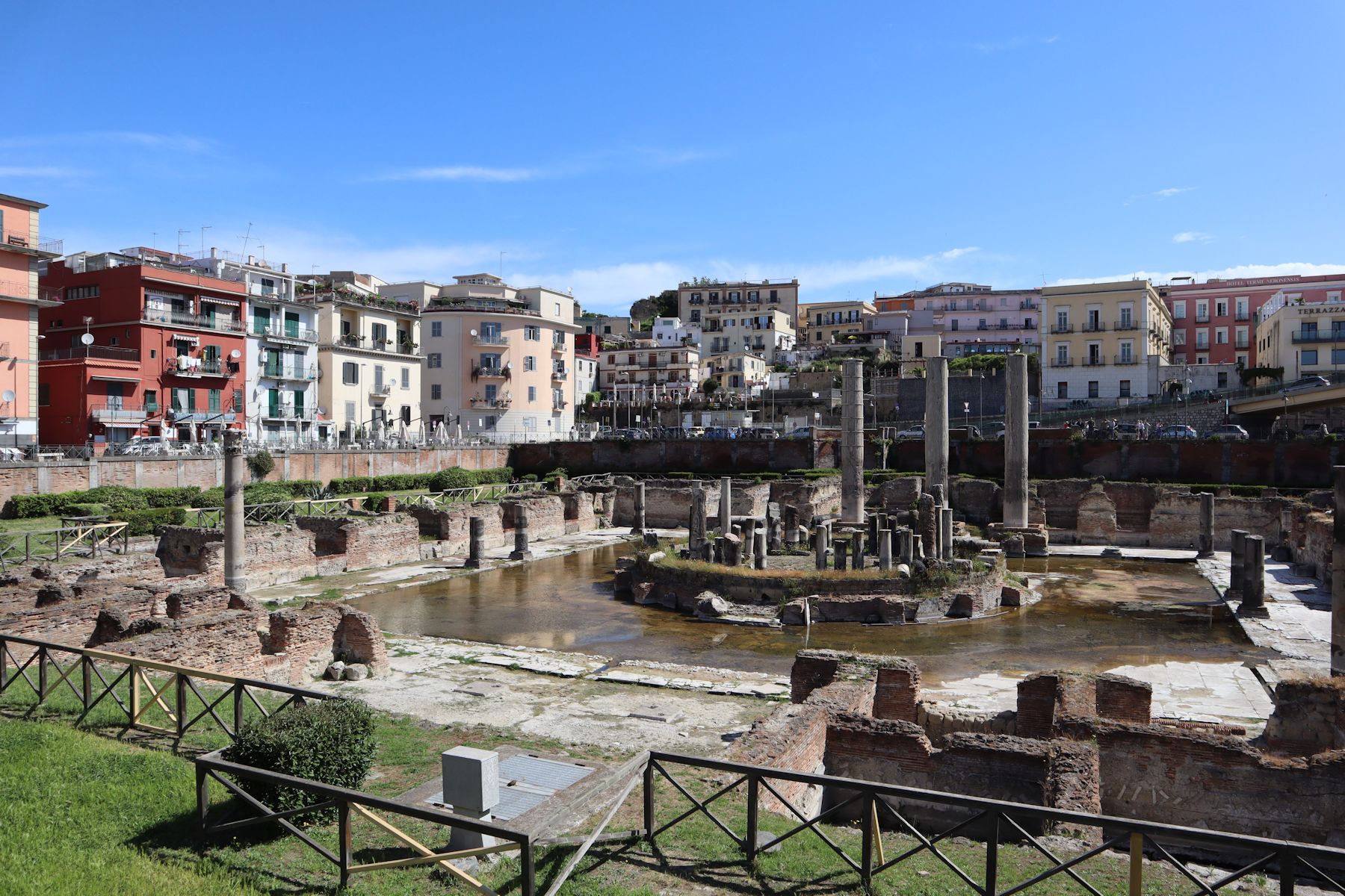 Ruinen des römischen Macellum in Pozzuoli