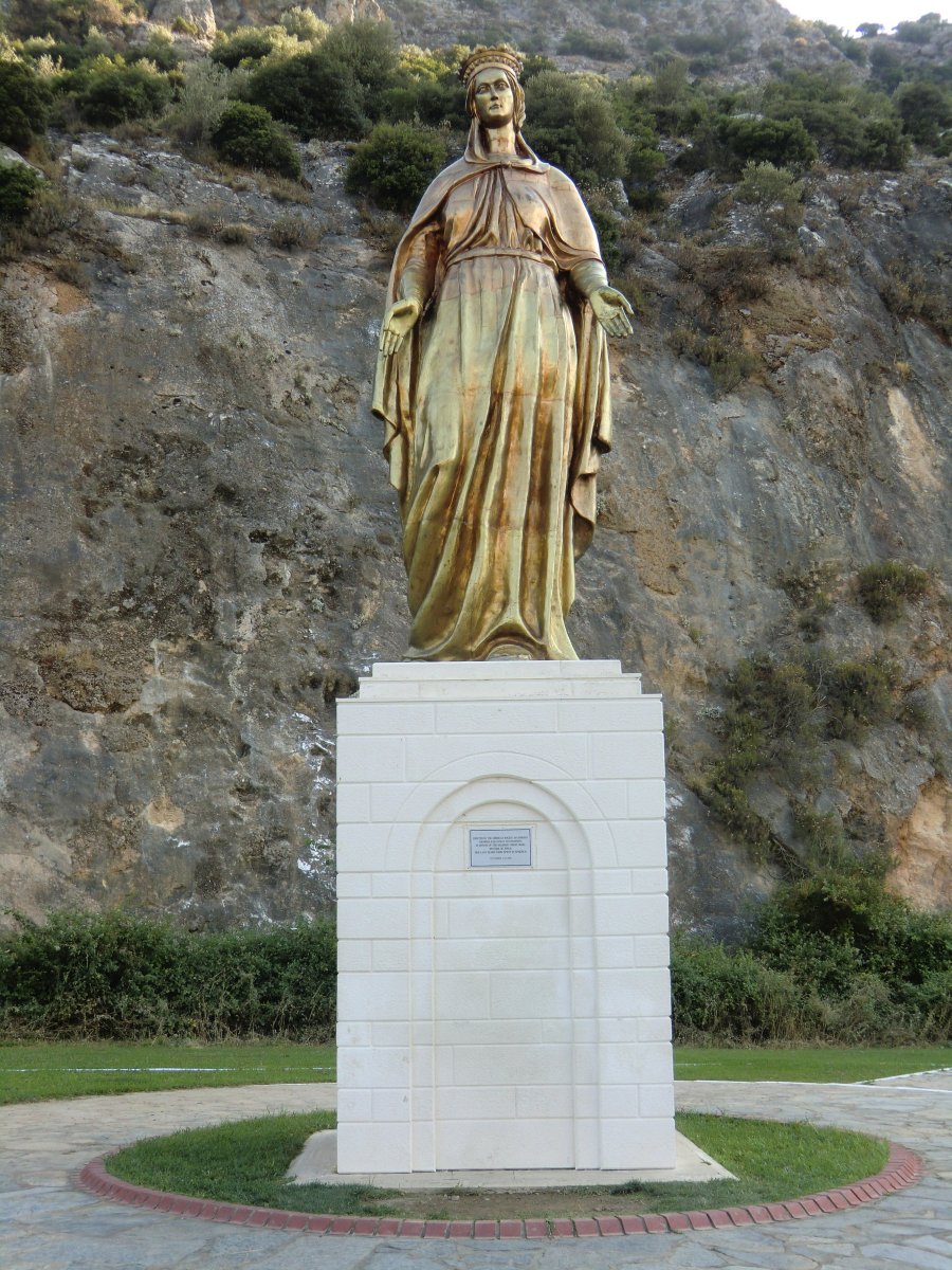 US-amerikanische Christen haben 1996 unten am Berg dieses Mariendenkmal errichtet