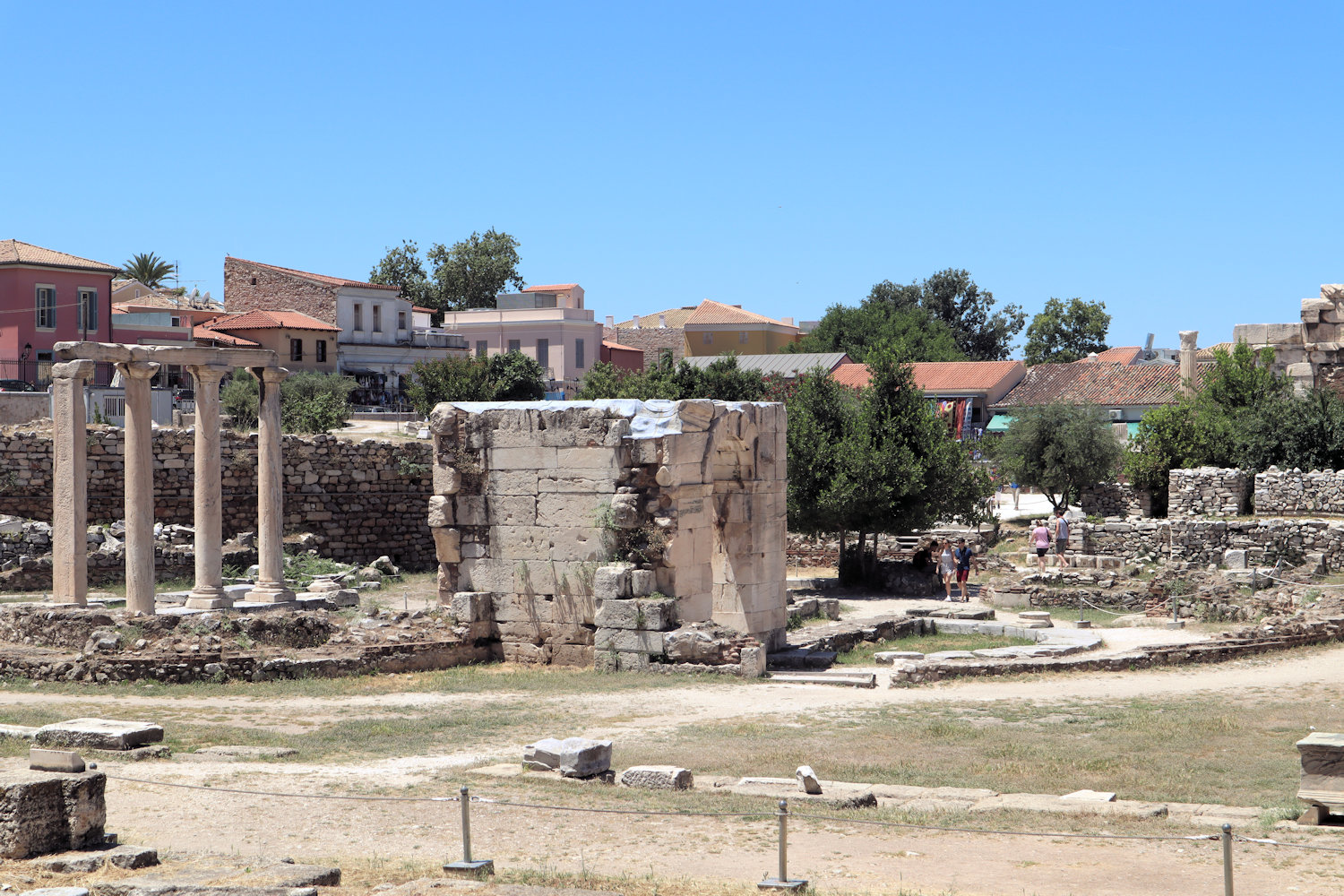 Ruinen der Anfang des 5. Jahrhunderts offenbar als Bischofskirche errichteten Kirche Megala Panagia im Gelände der Ausgrabungen an der Hadriansbibliothek in Athen