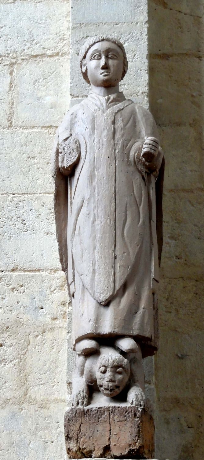 Statue in der Maturinuskirche in Larchant