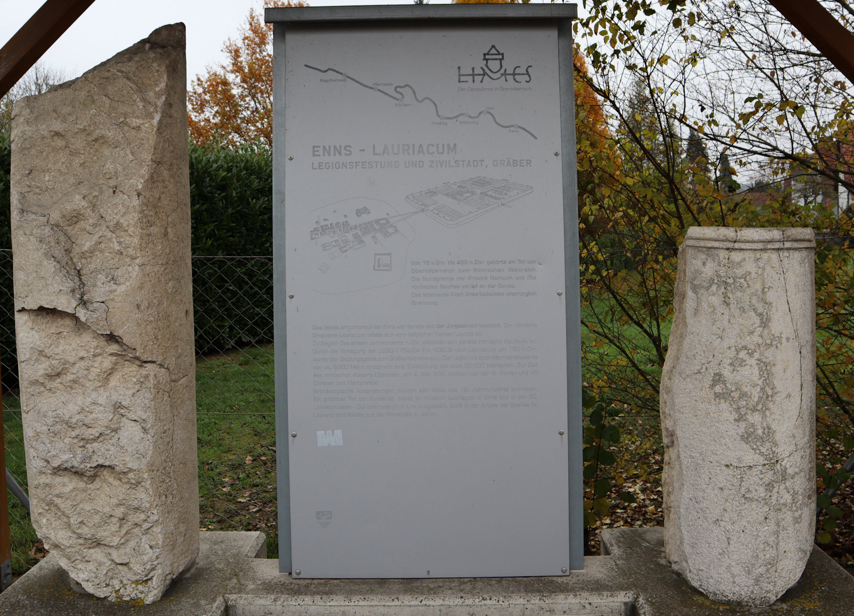 Ausgrabungsfunde an der Stelle des Kastells und der Bischofskirche in Lorch - dem heutigen Ortsteil von Enns