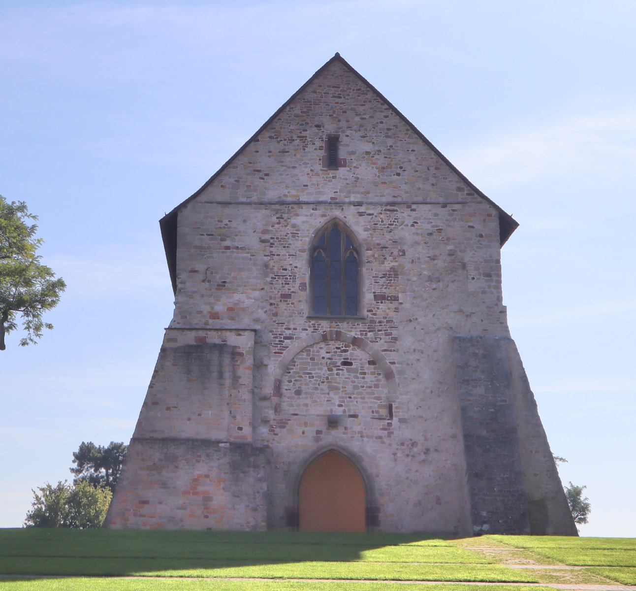 Reste der Nazarius-Basilika des  Klosters Lorsch