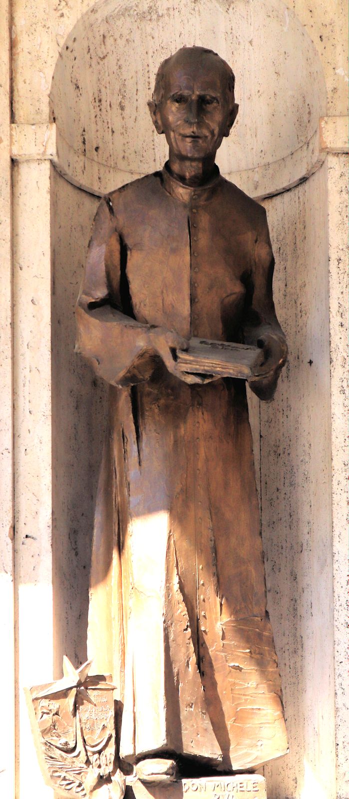 Statue an der Basilika Santa Maria Ausiliatrice in Turin