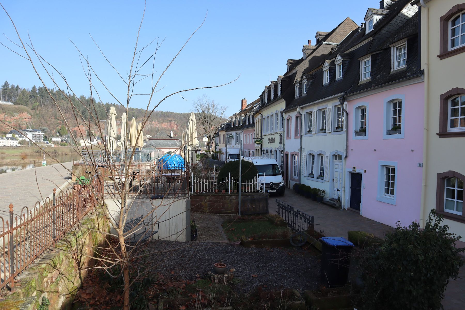 Stelle des ehemaligen Frauenklosters St. Symphorian am Moselufer in Trier