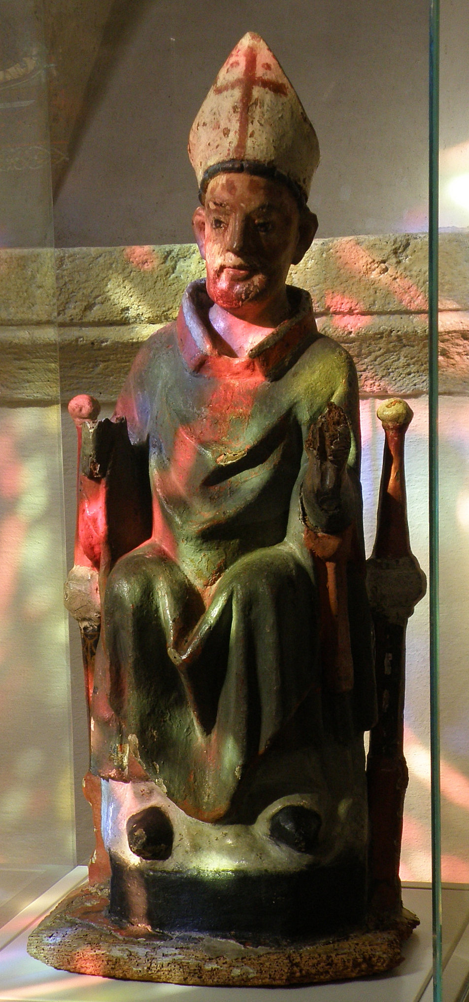 Statue, 12. Jahrhundert, in der Schatzkammer der Kirche in St-Nectaire