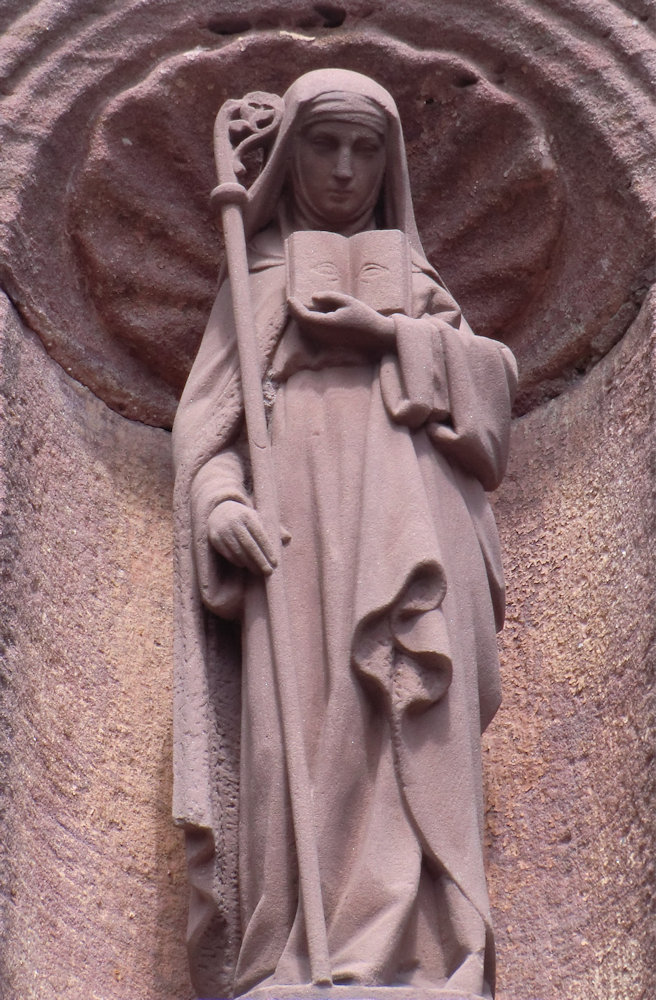 Statue an der Kirche des Klosters Mont Sainte-Odile