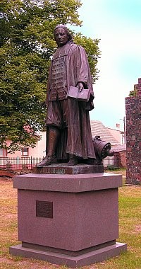 Paul-Gerhardt-Denkmal an der St.-Moritz-Kirche in Mittenwalde