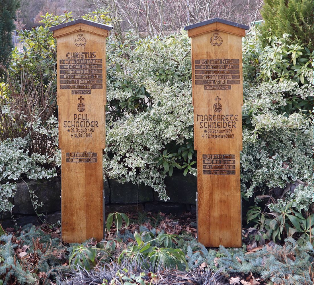 Grab von Paul Schneider und seiner Frau auf dem Friedhof in Dickenschied