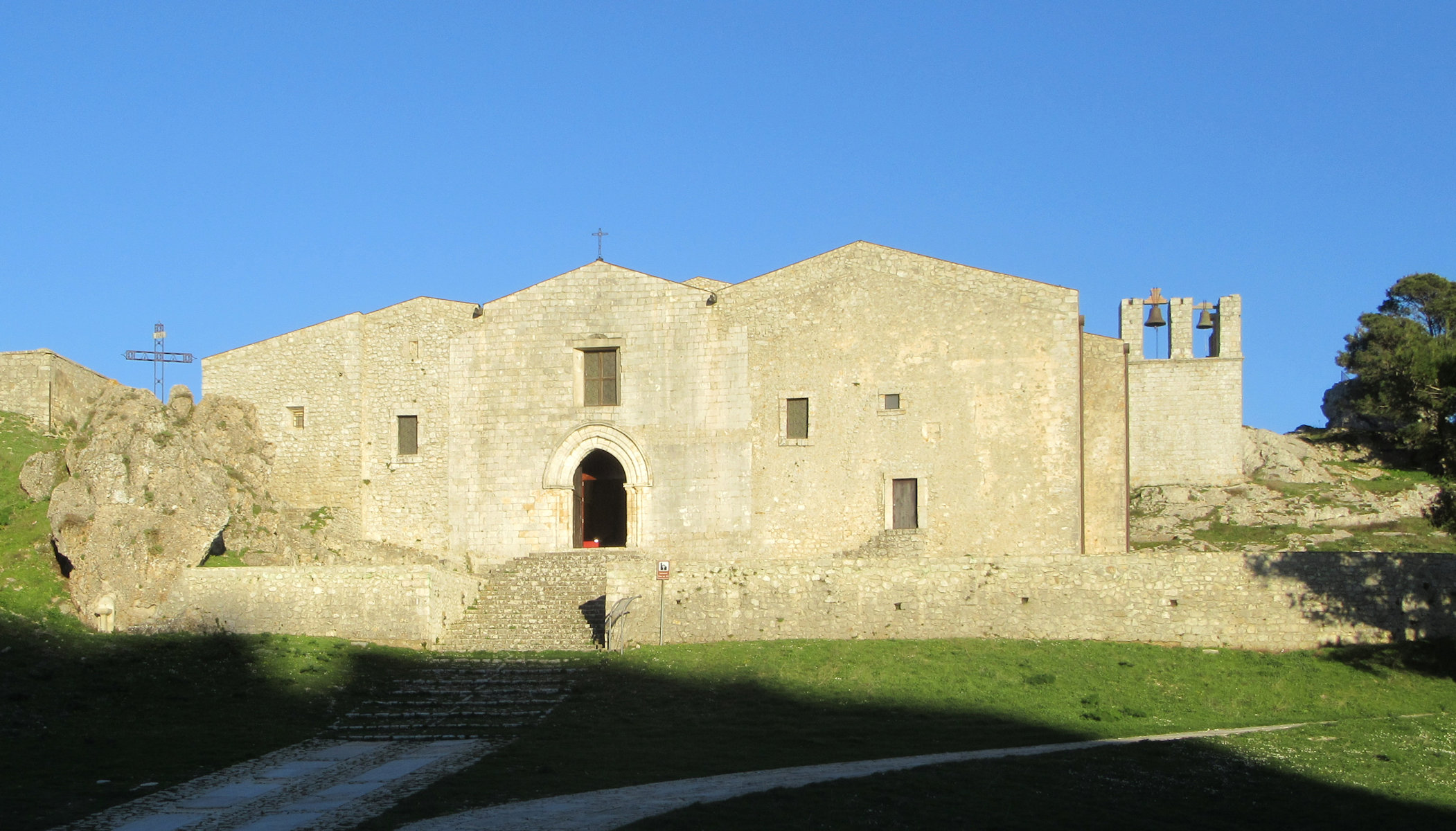 >Kathedrale in Caltabellota, hoch am Berg in fast 1000 Metern Höhe